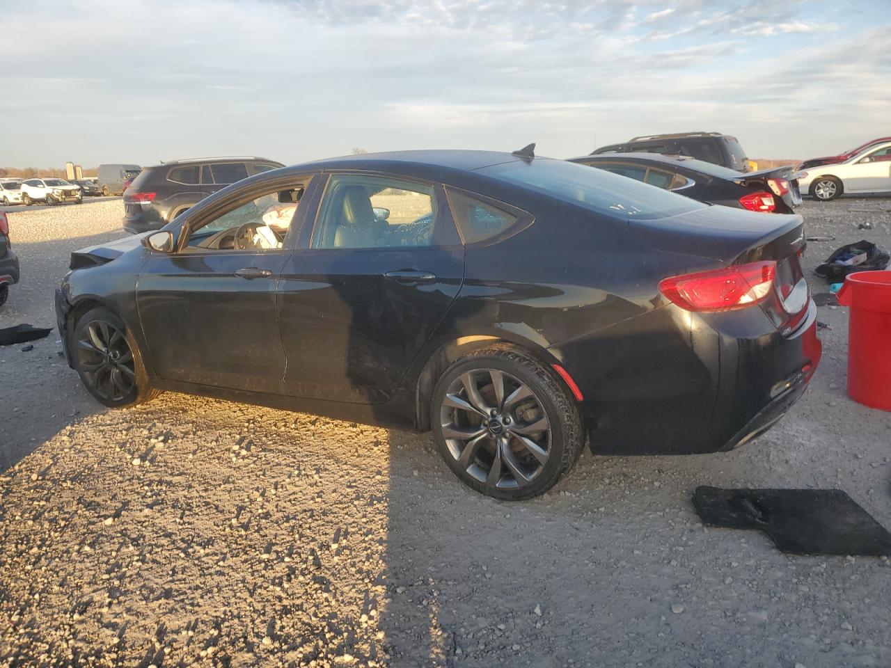 Chrysler 200 S Image 2