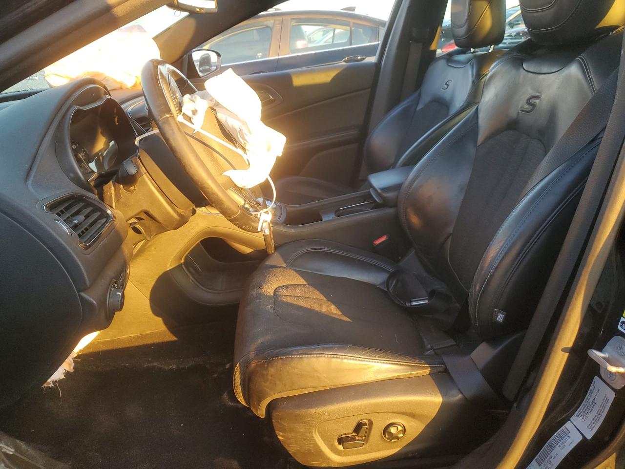 Chrysler 200 S Image 8