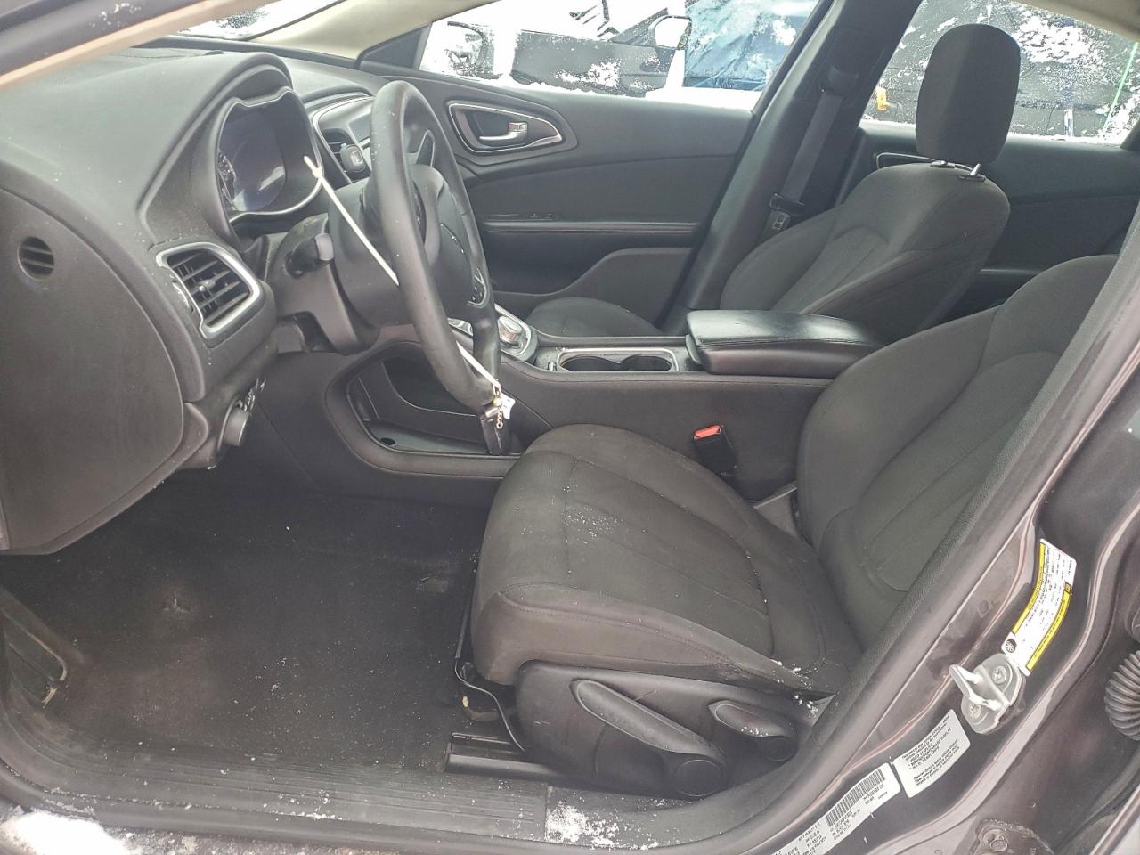 Chrysler 200 Limited Image 9