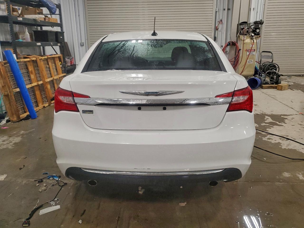 Chrysler 200 Lx Image 4