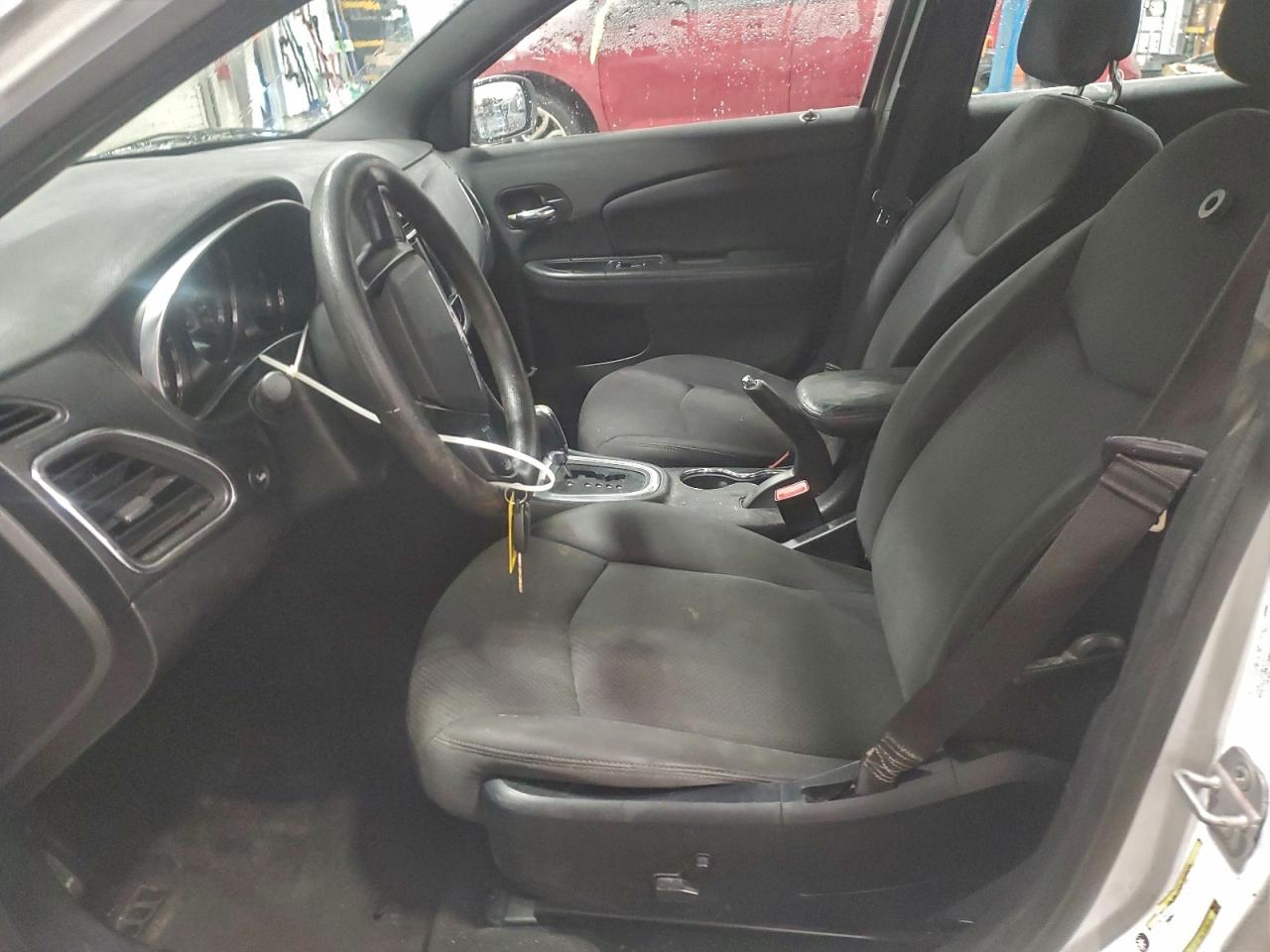 Chrysler 200 Lx Image 12