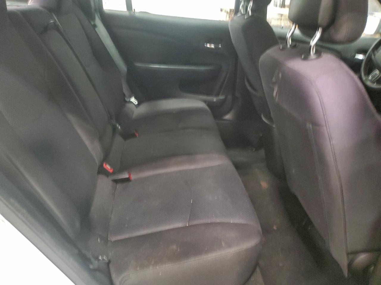 Chrysler 200 Lx Image 6