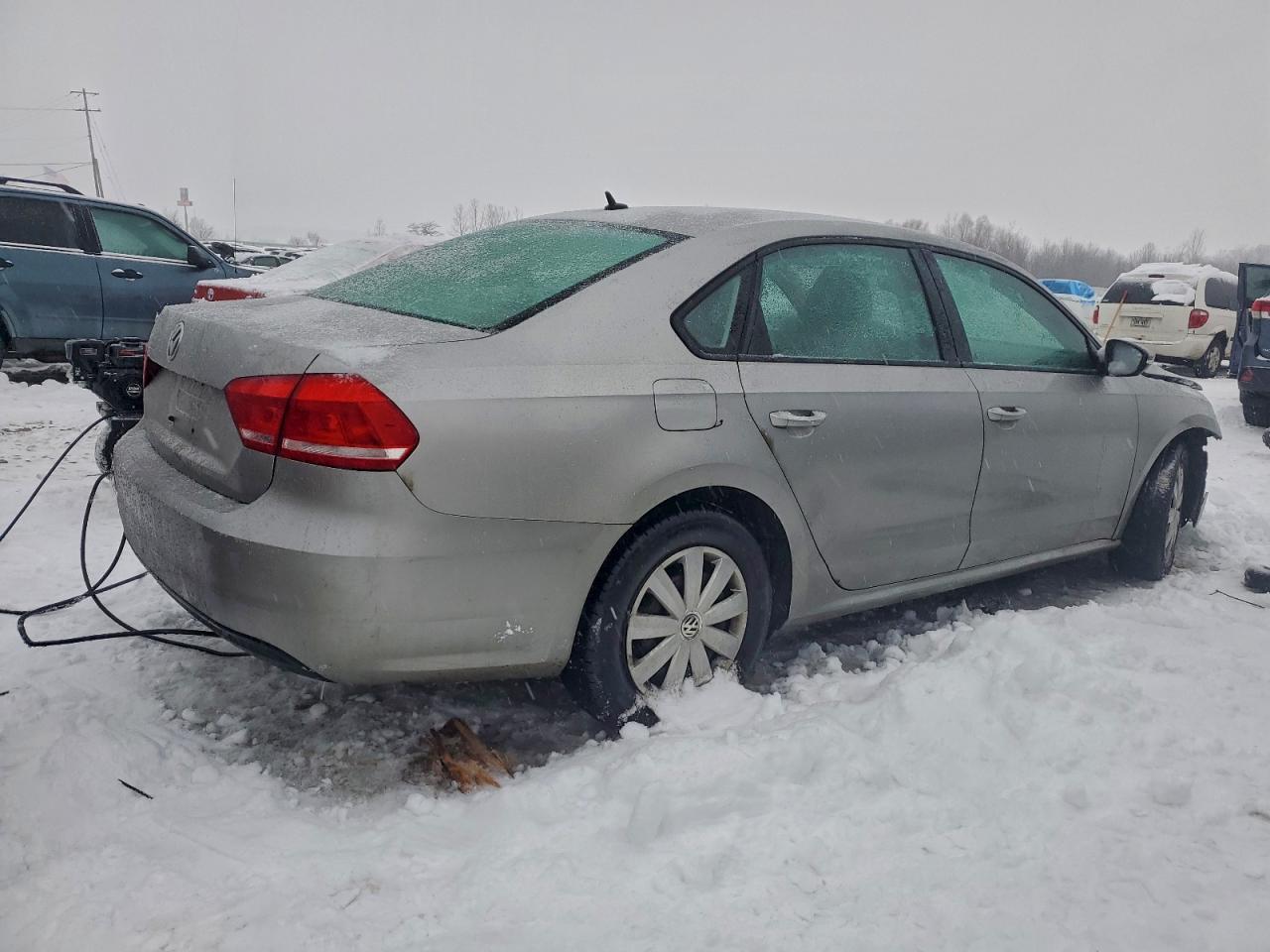 Volkswagen Passat S Image 12