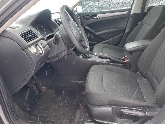 Volkswagen Passat S Image 7