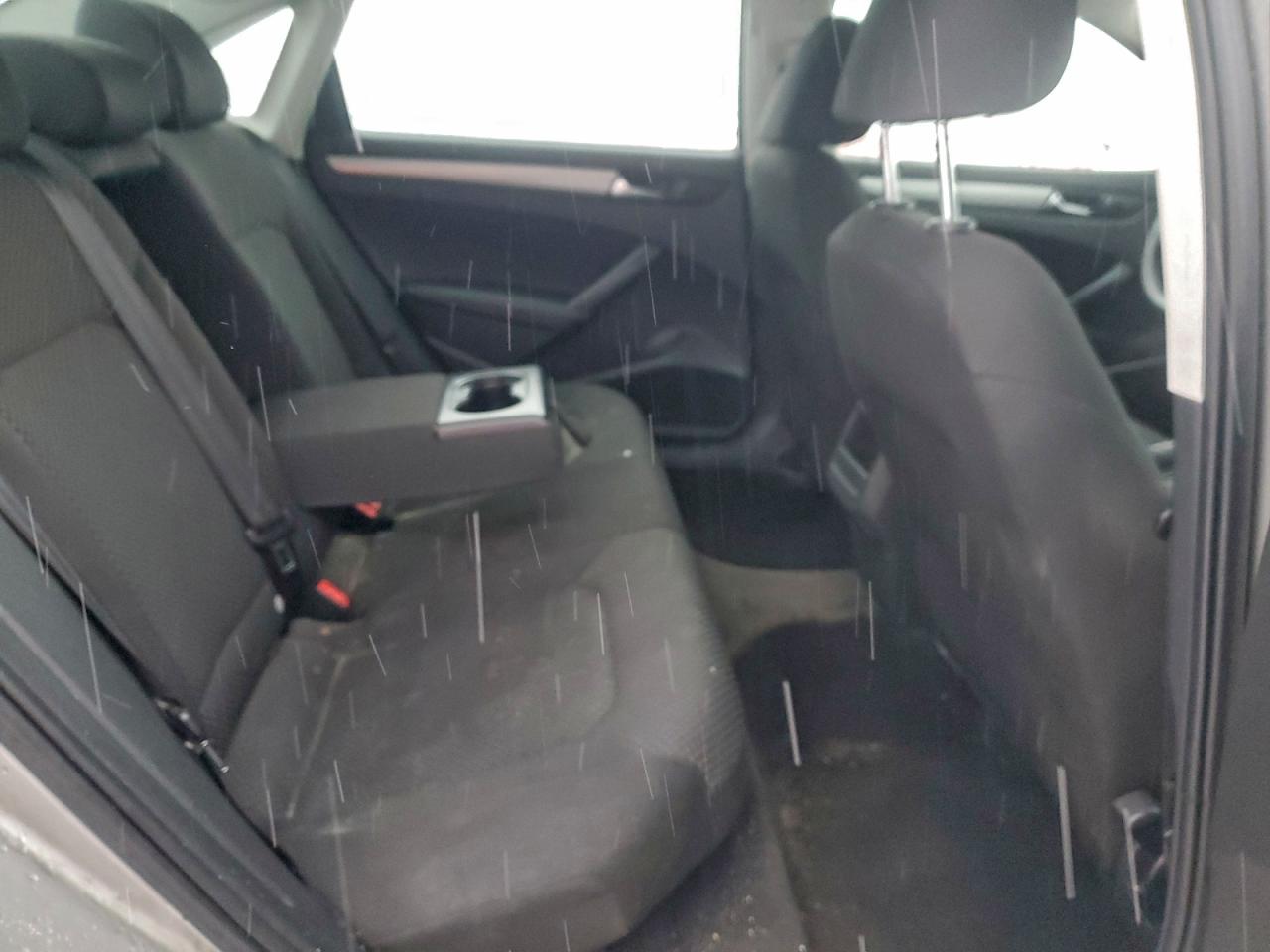 Volkswagen Passat S Image 4