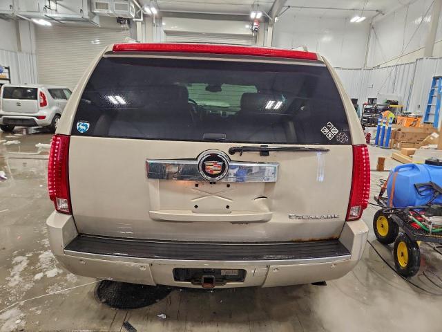 Cadillac Escalade Luxury Image 2