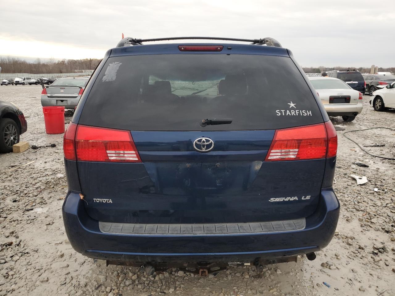 Toyota Sienna Ce Image 10