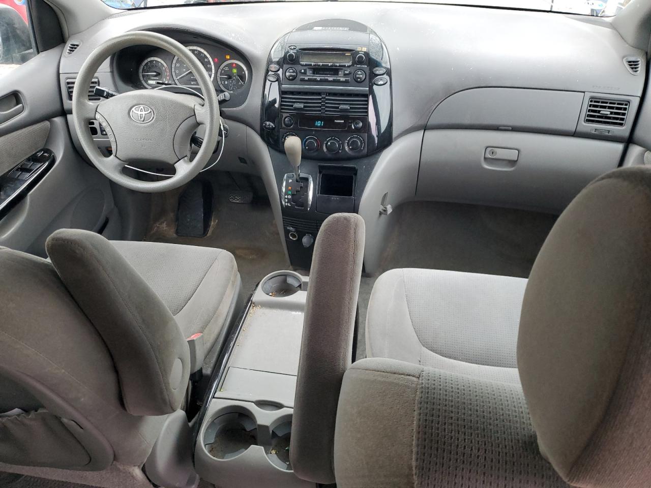 Toyota Sienna Ce Image 11