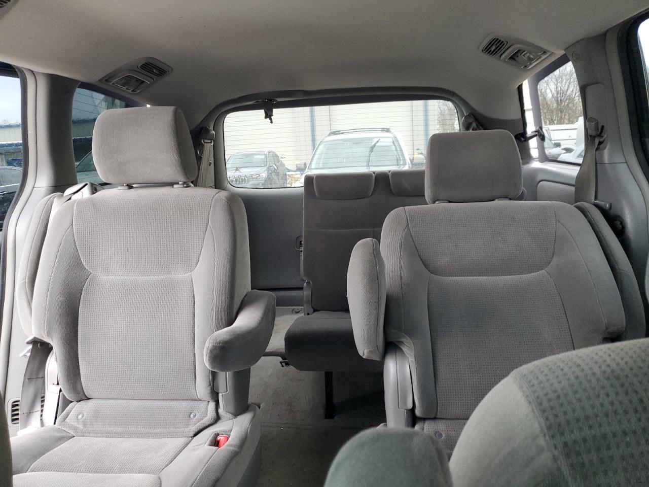 Toyota Sienna Ce Image 9