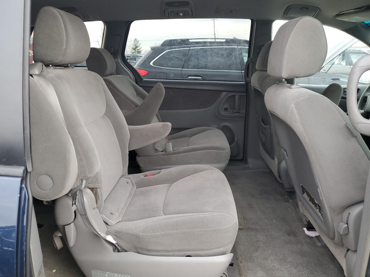 Toyota Sienna Ce Image 13