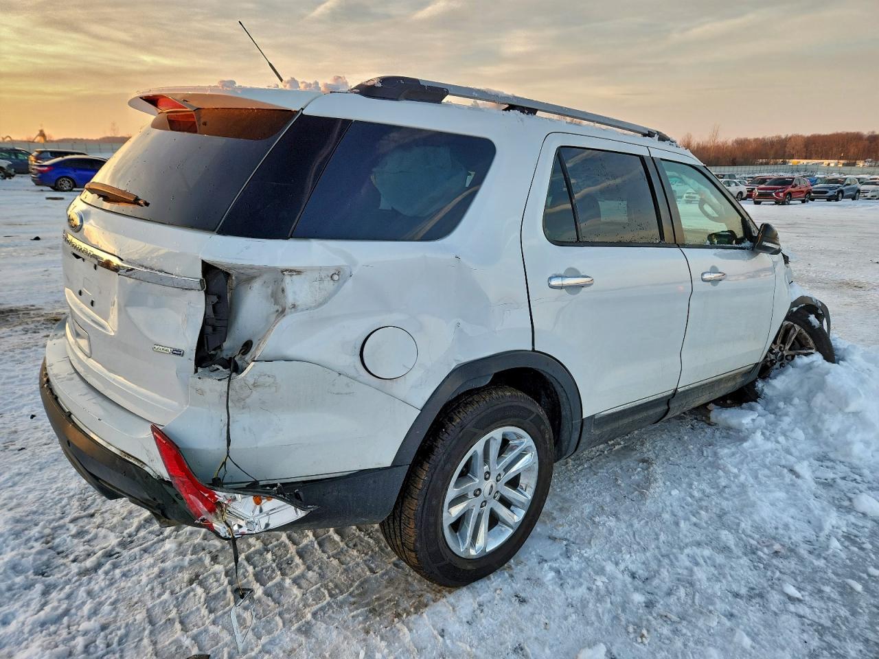 Ford Explorer Xlt Image 4