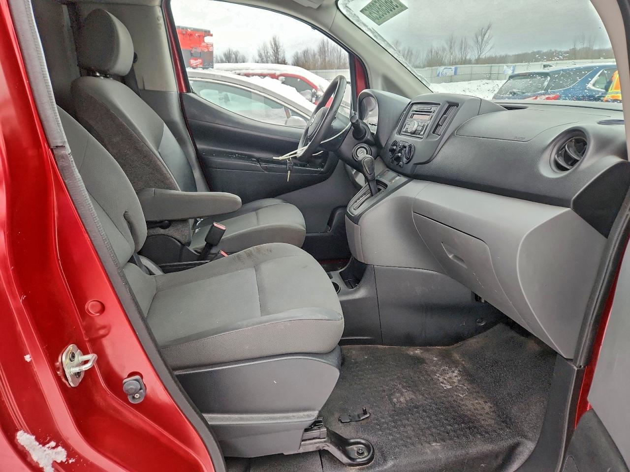 Nissan Nv 2.5s Image 12