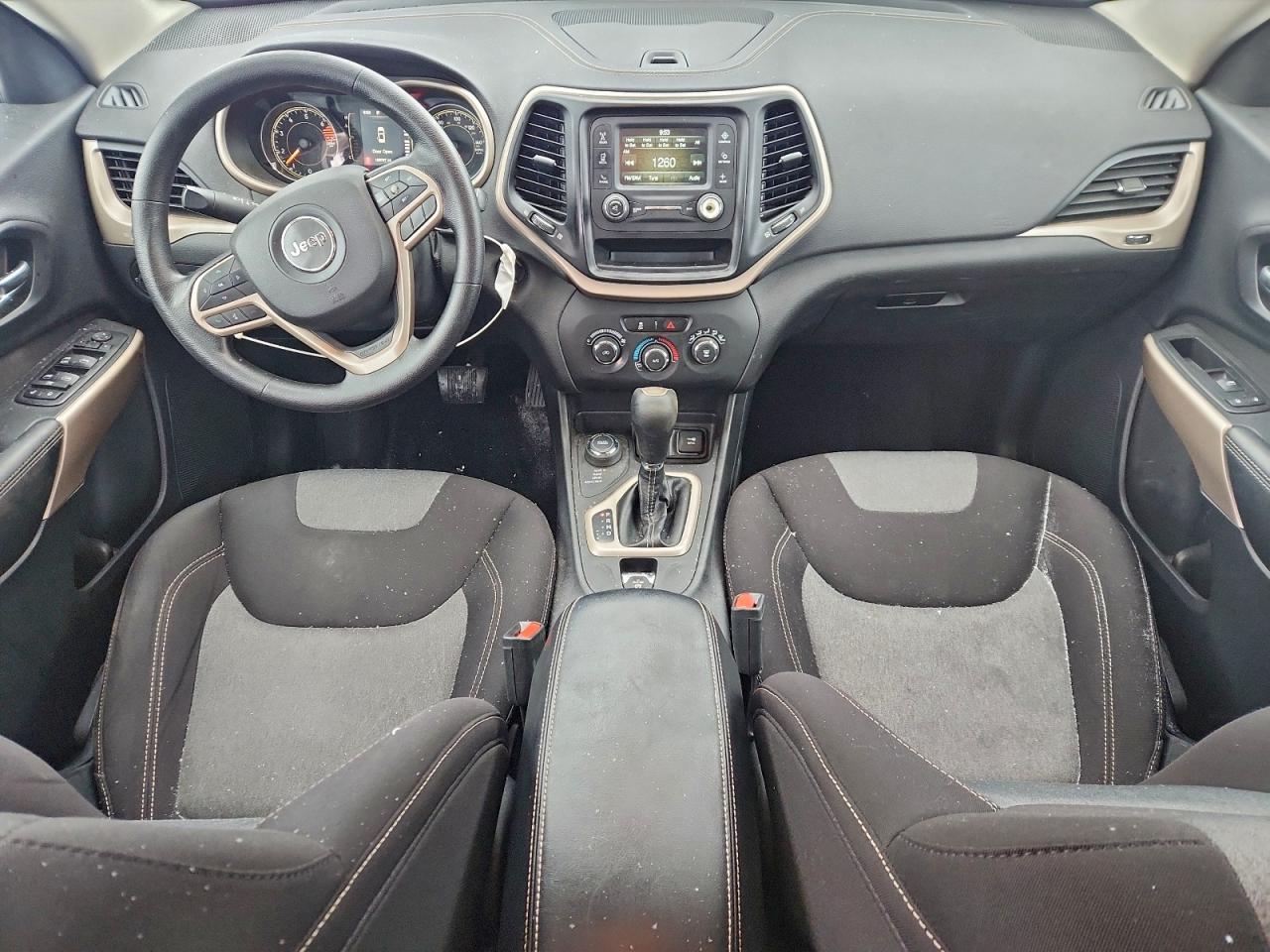 Jeep Grand Cherokee Sport Image 2