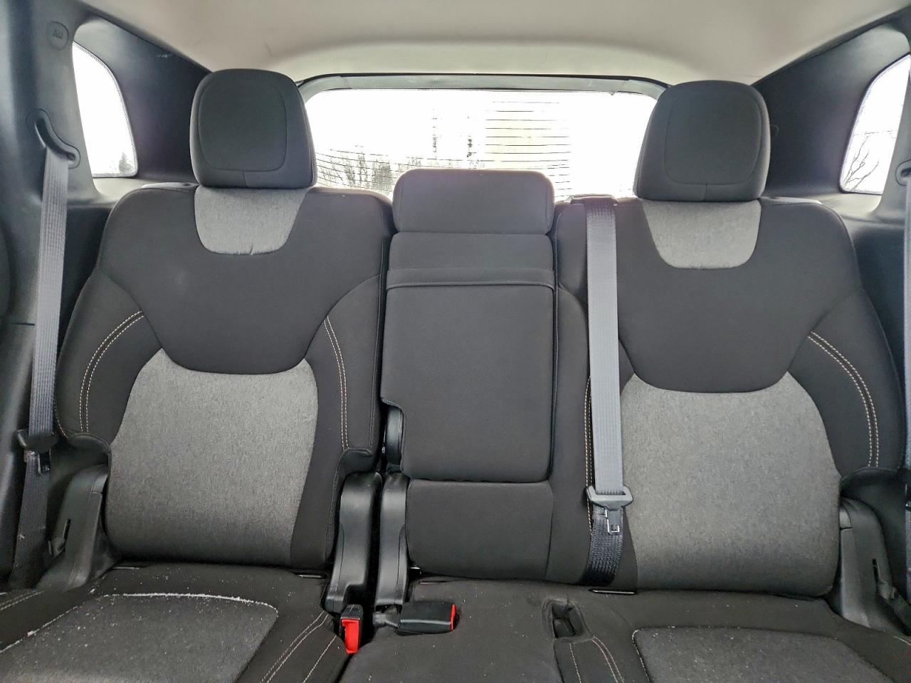 Jeep Grand Cherokee Sport Image 13