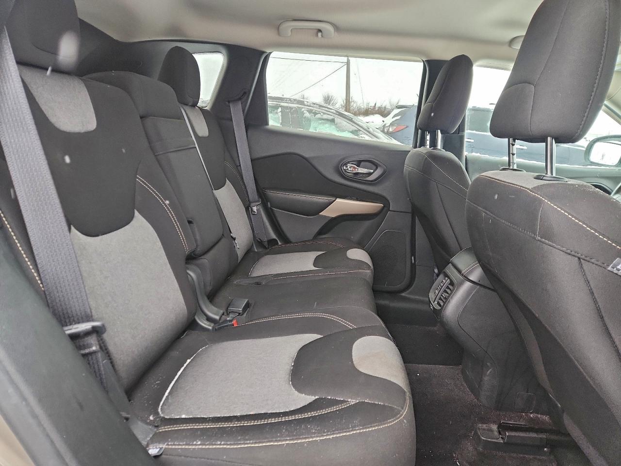 Jeep Grand Cherokee Sport Image 9