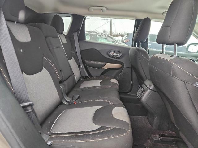 Jeep Grand Cherokee Sport Image 9