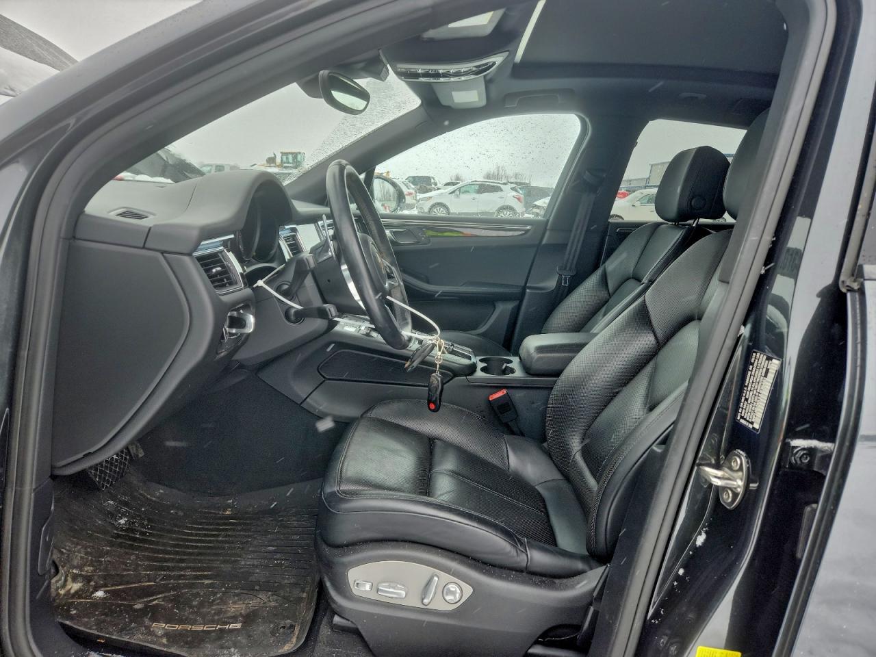 Porsche Macan S Image 9
