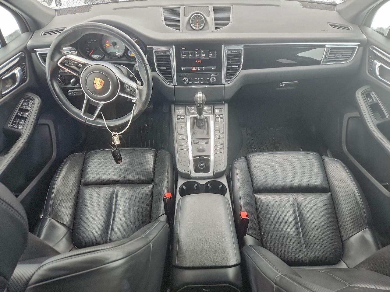Porsche Macan S Image 5