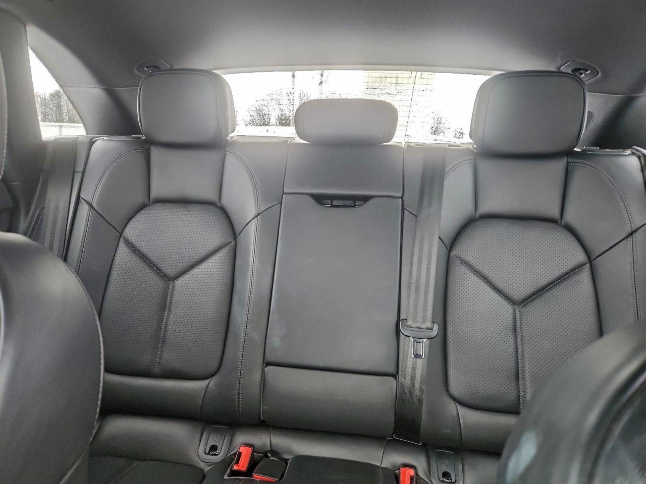 Porsche Macan S Image 7