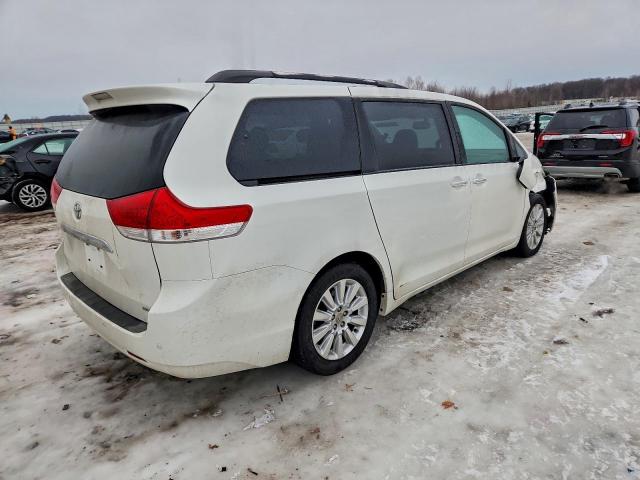 Toyota Sienna Xle Image 2
