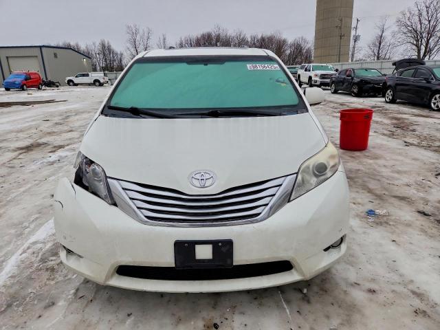 Toyota Sienna Xle Image 3