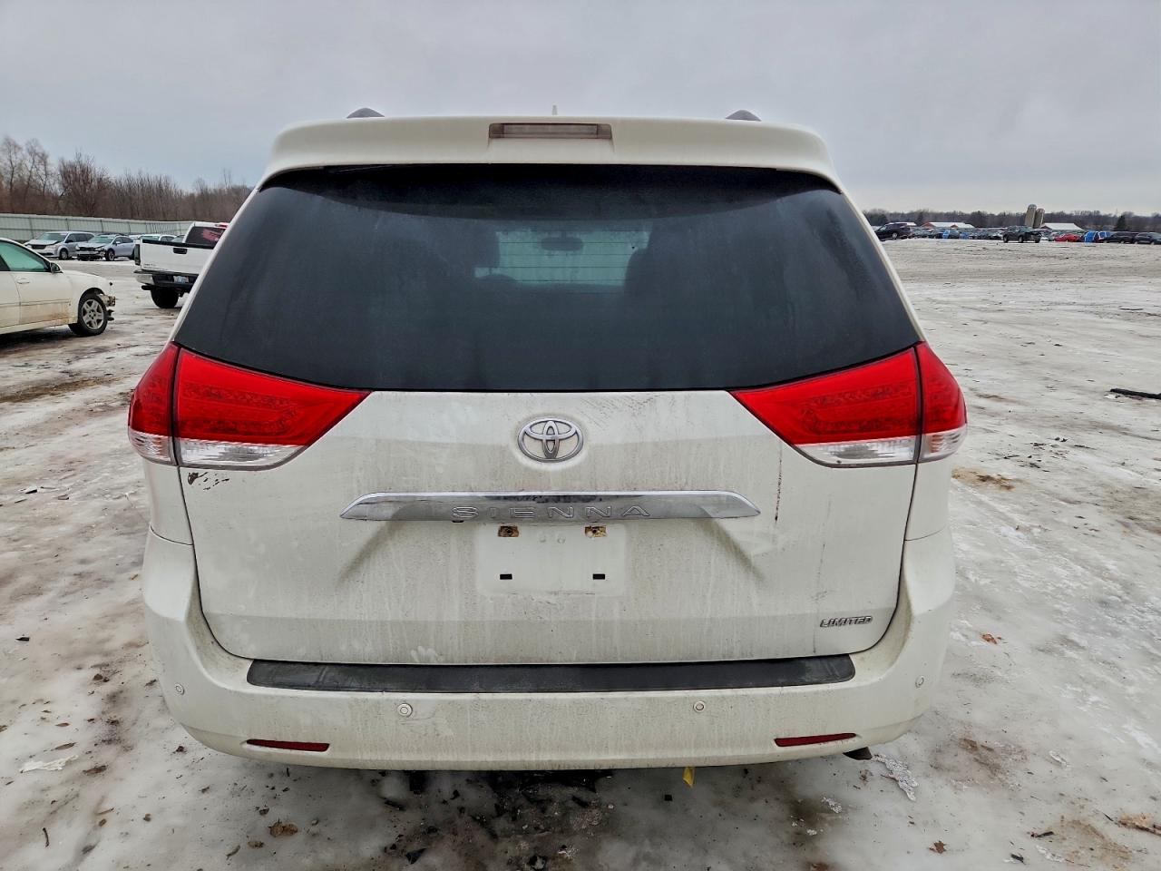 Toyota Sienna Xle Image 7