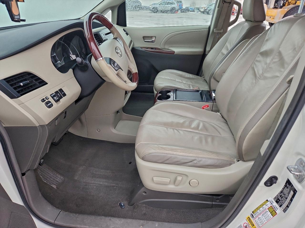 Toyota Sienna Xle Image 5