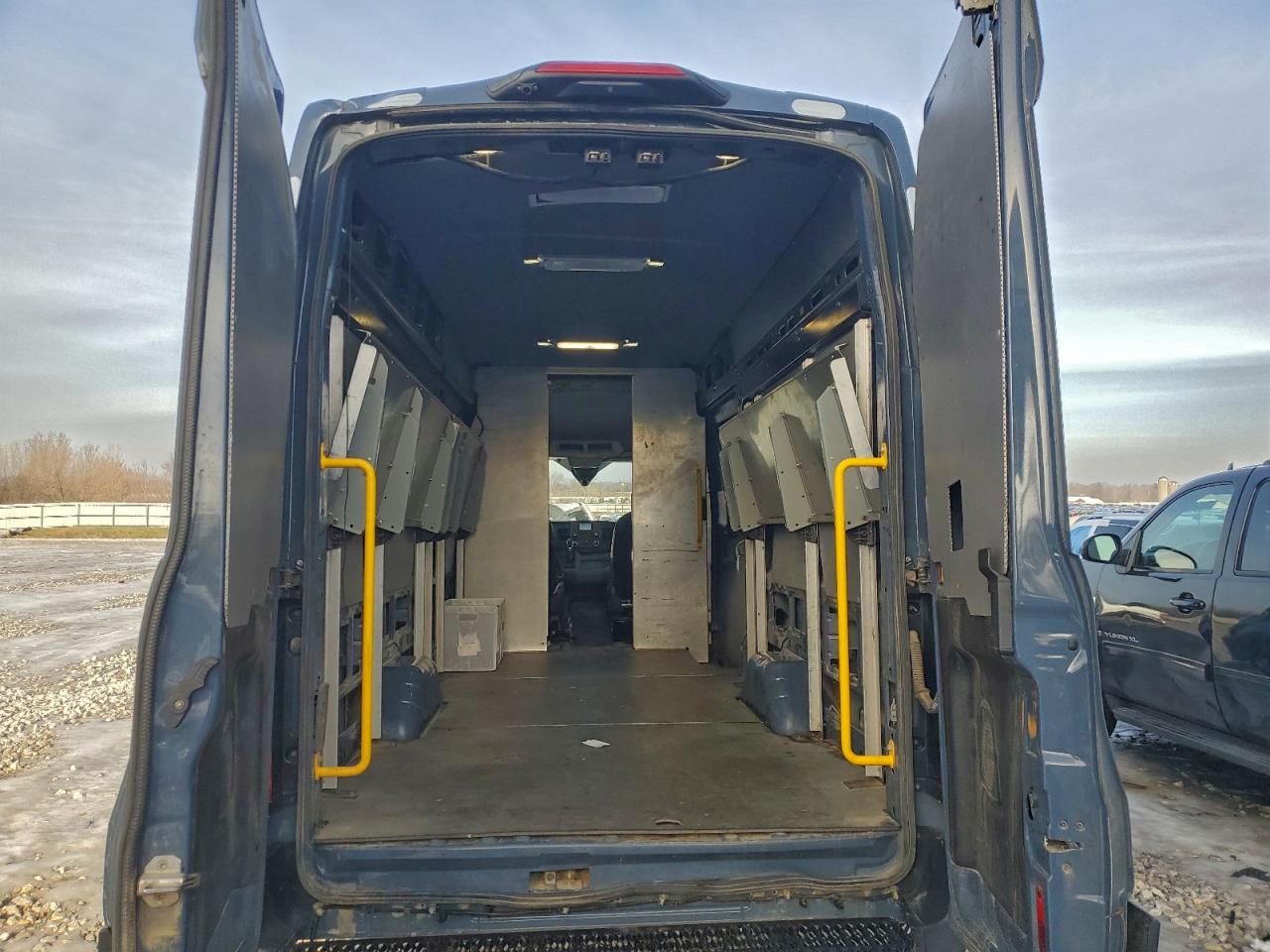 Ford Transit T-250 Image 5