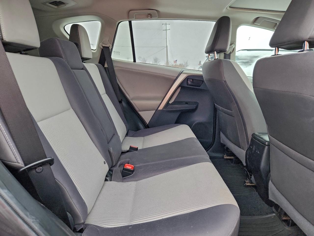 Toyota RAV4 Xle Image 8