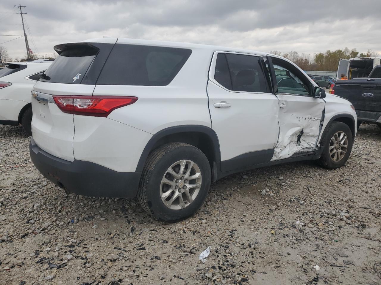 Chevrolet Traverse Ls Image 2