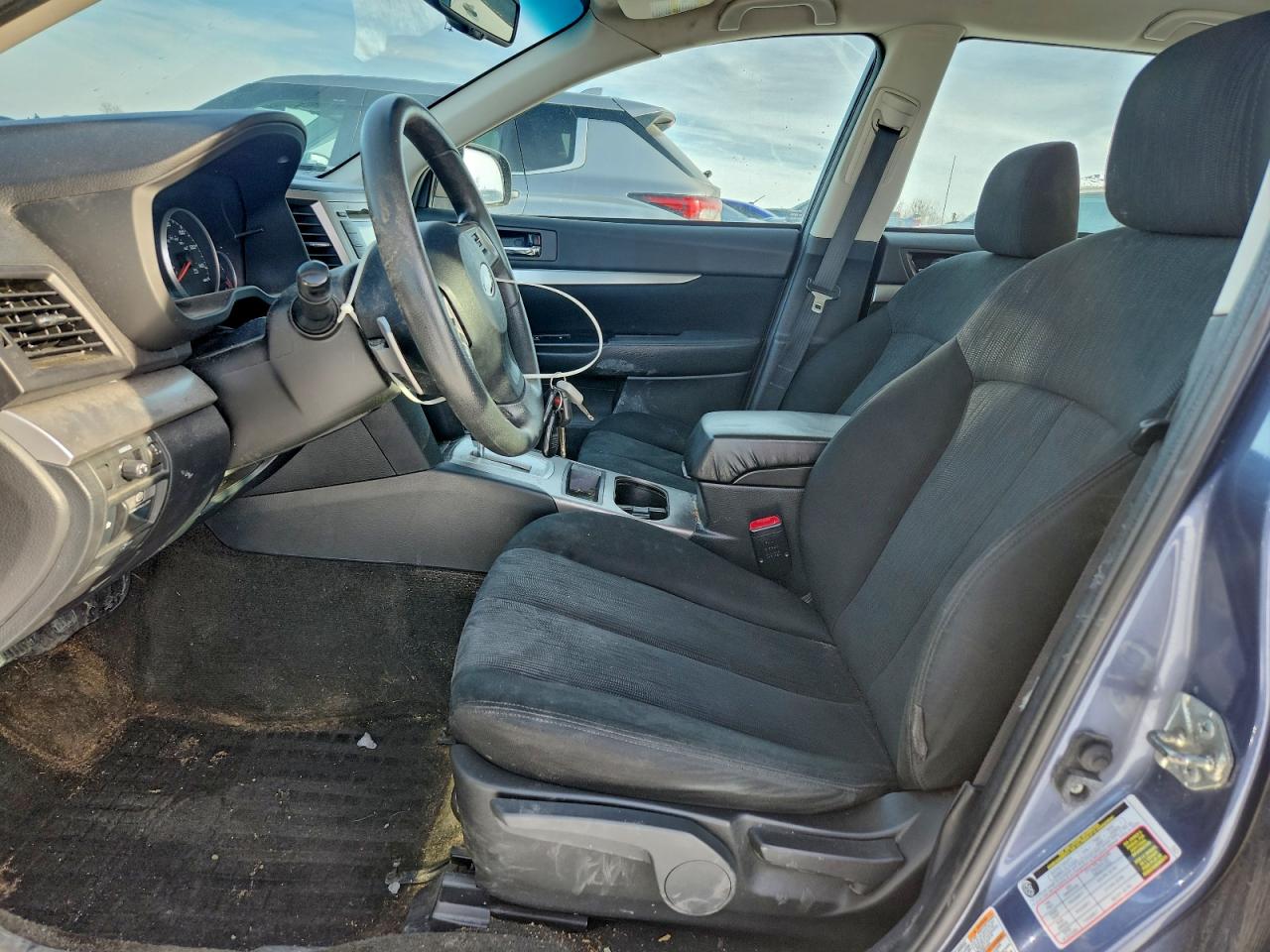 Subaru Outback 2.5i Image 12