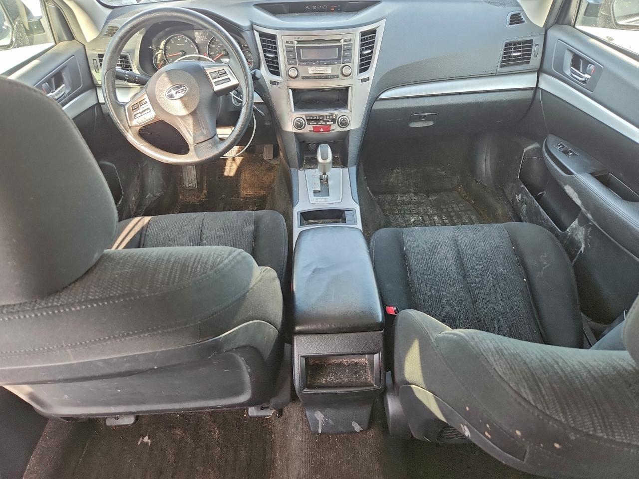 Subaru Outback 2.5i Image 6