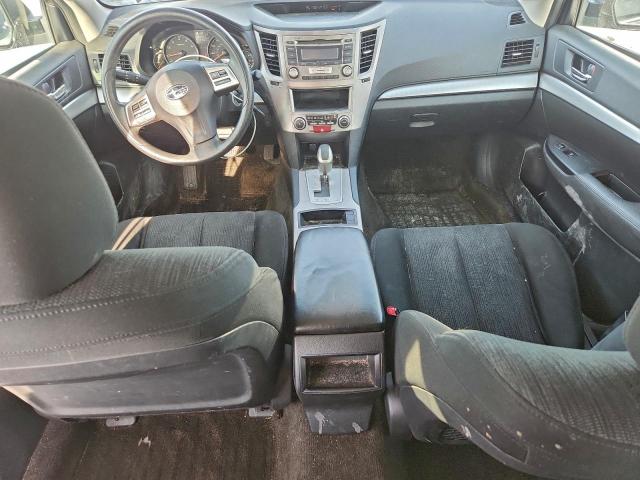 Subaru Outback 2.5i Image 6