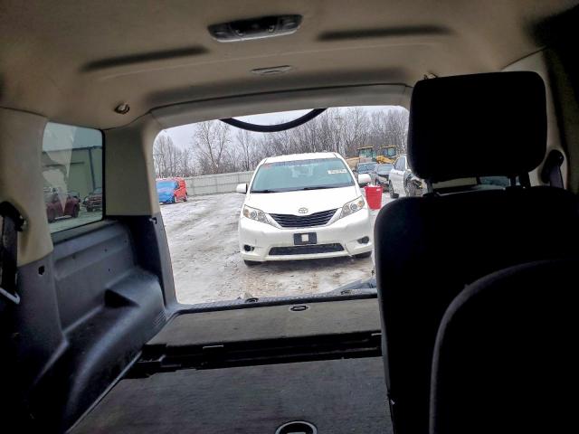 Ford Explorer Xlt Image 14