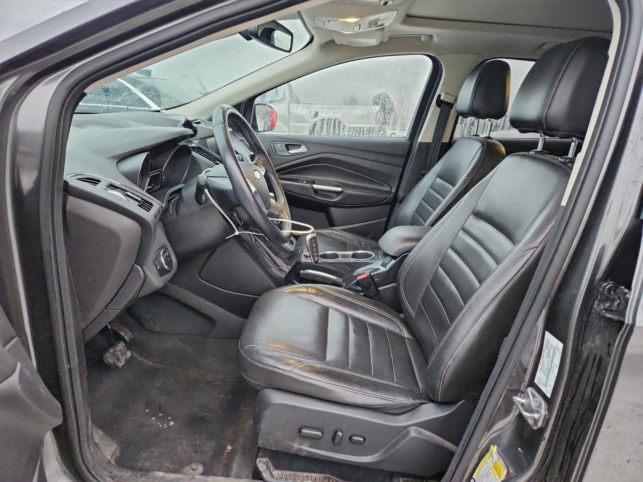 Ford Escape Titanium Image 3