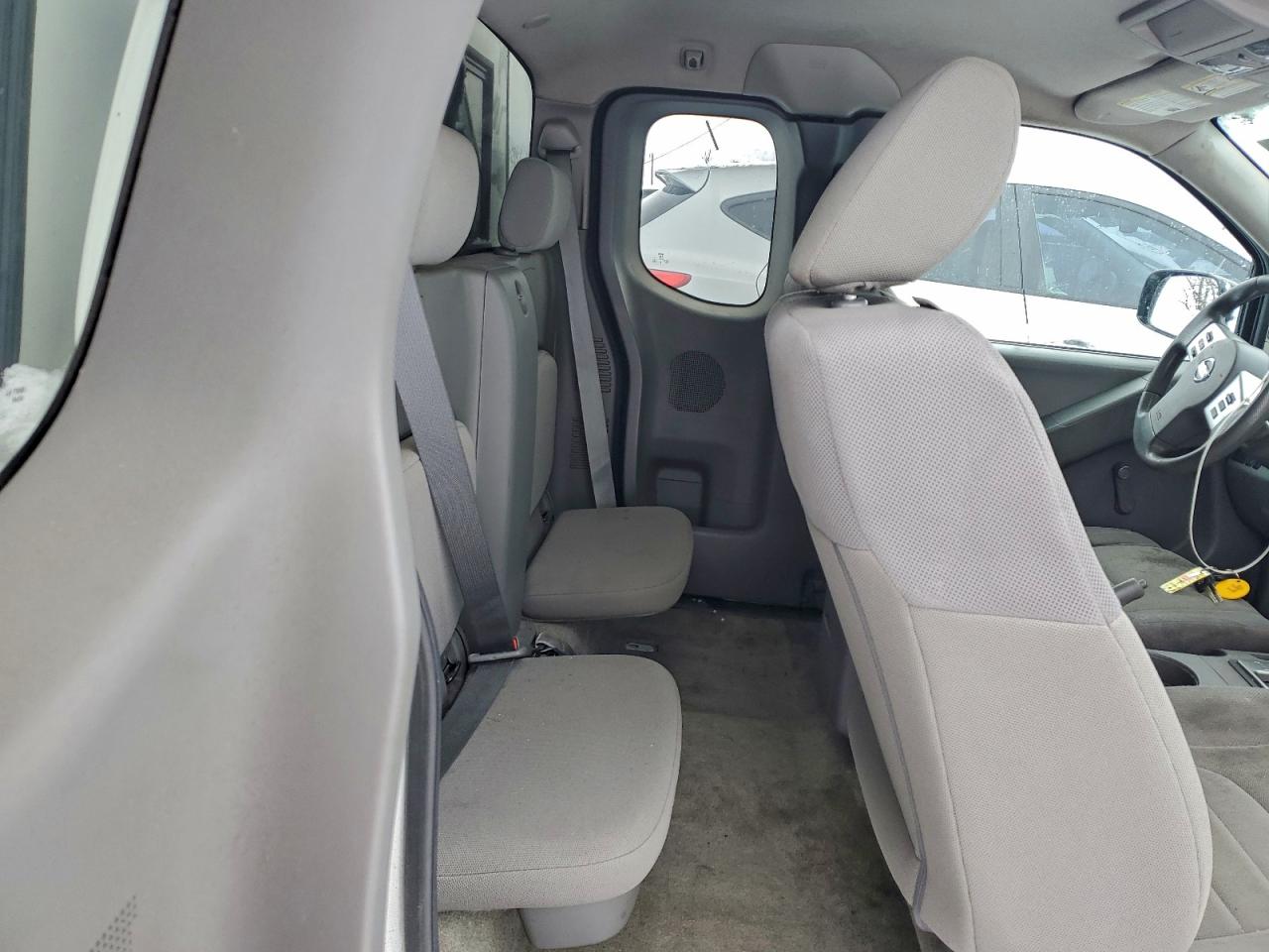 Nissan Frontier S Image 3