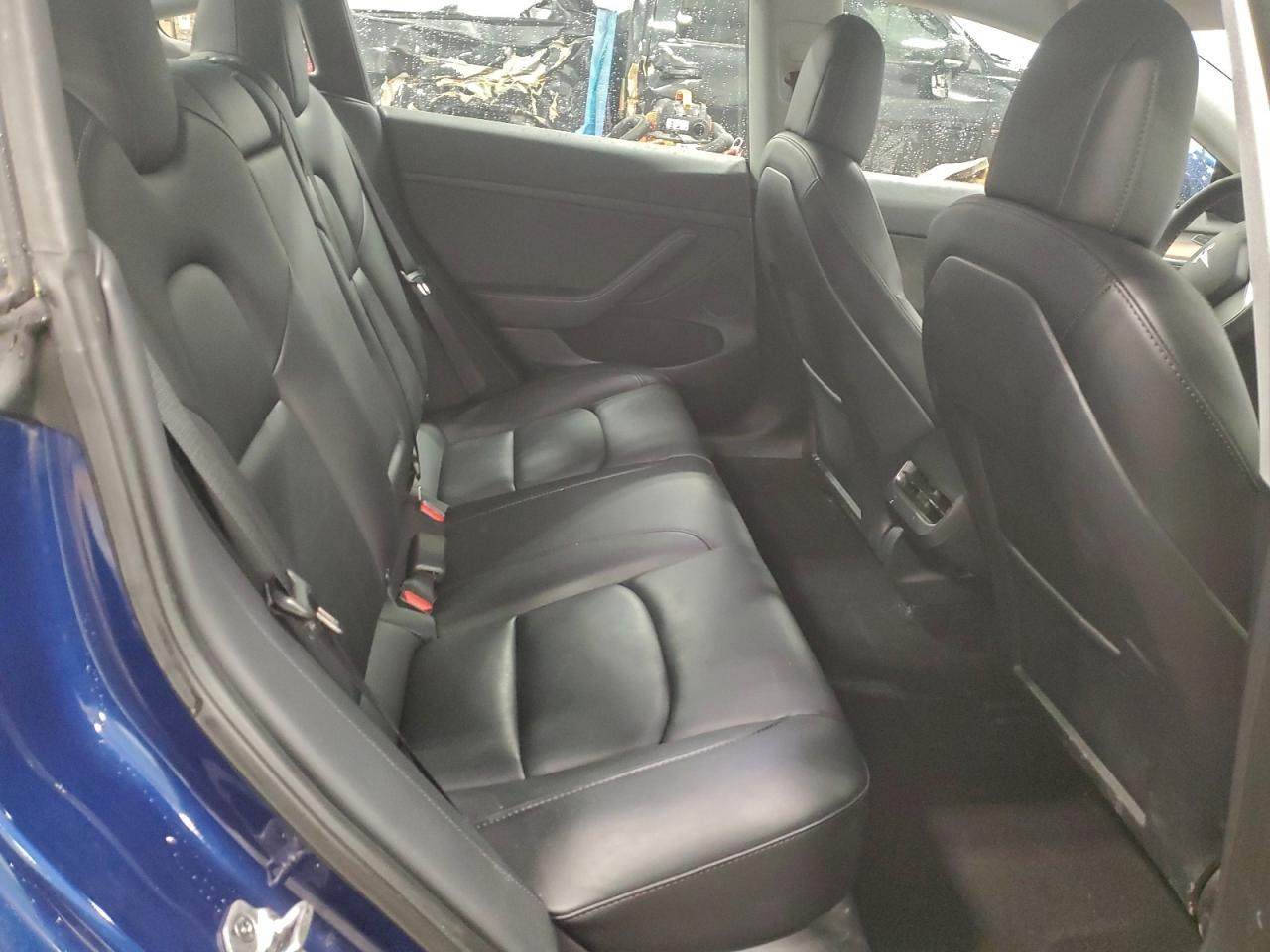 Tesla Model 3 Image 6