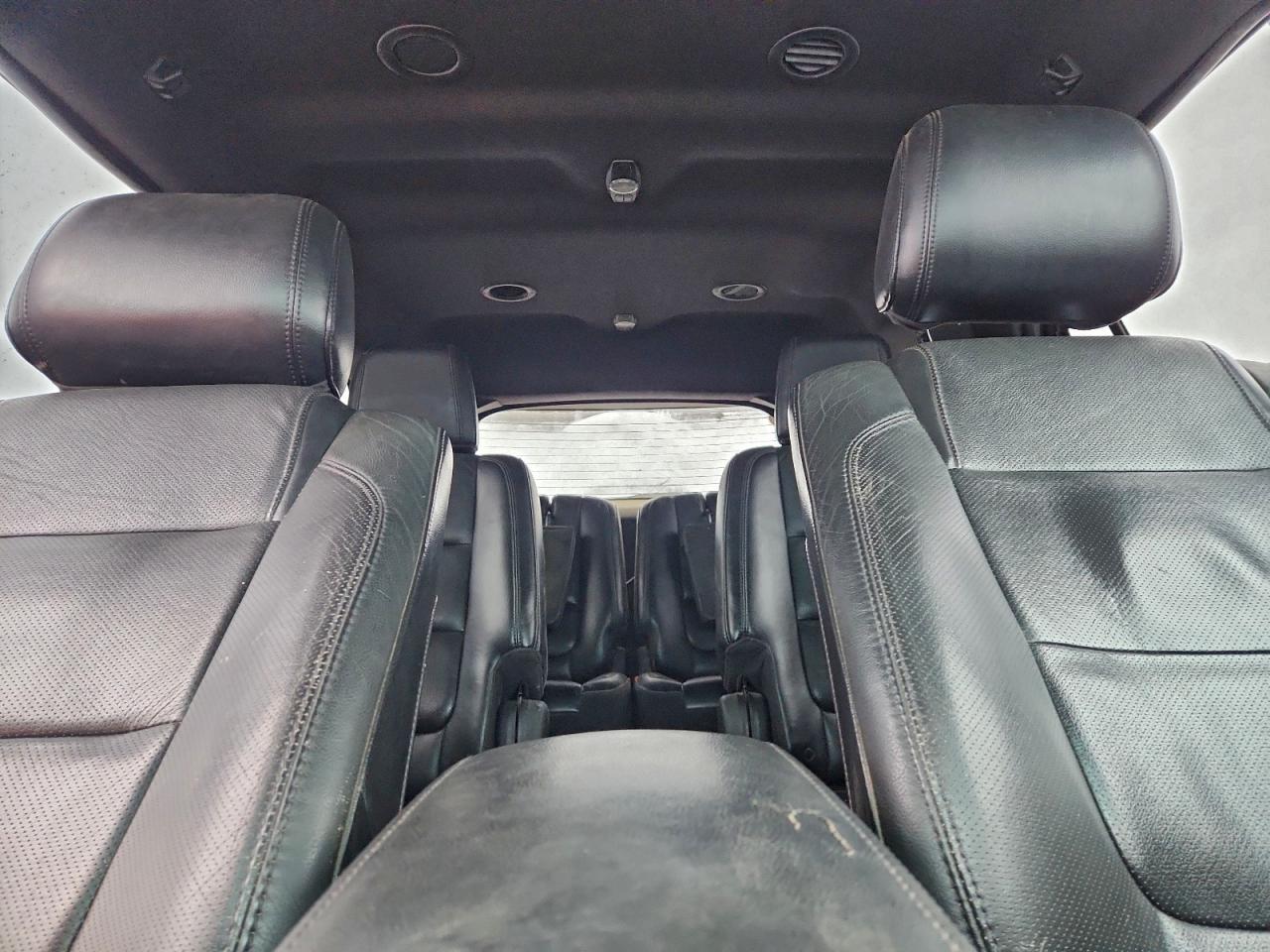 Ford Explorer Limited Image 8