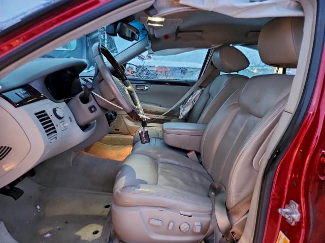 Cadillac DTS Image 8