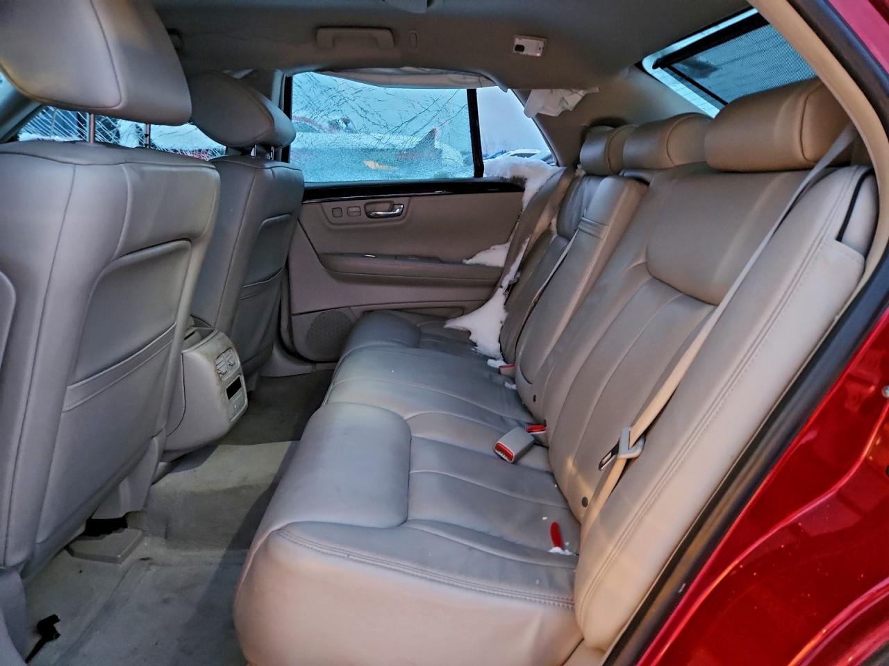 Cadillac DTS Image 5