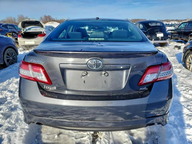 Toyota Camry Base Image 2