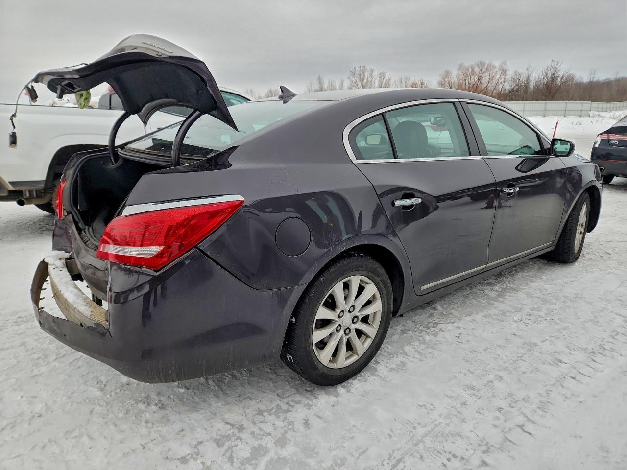 Buick LaCrosse Image 3