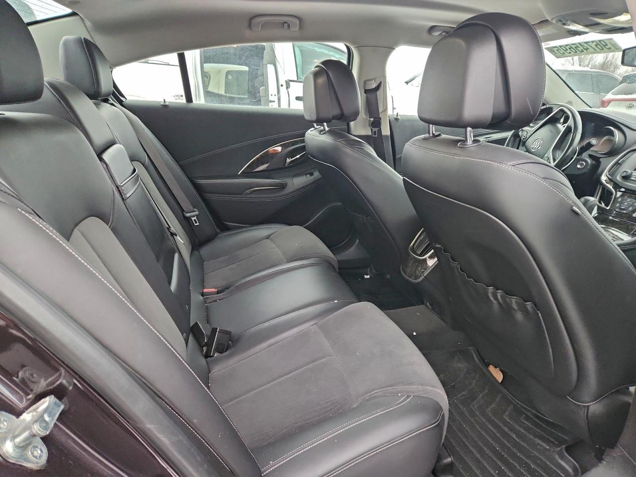 Buick LaCrosse Image 6