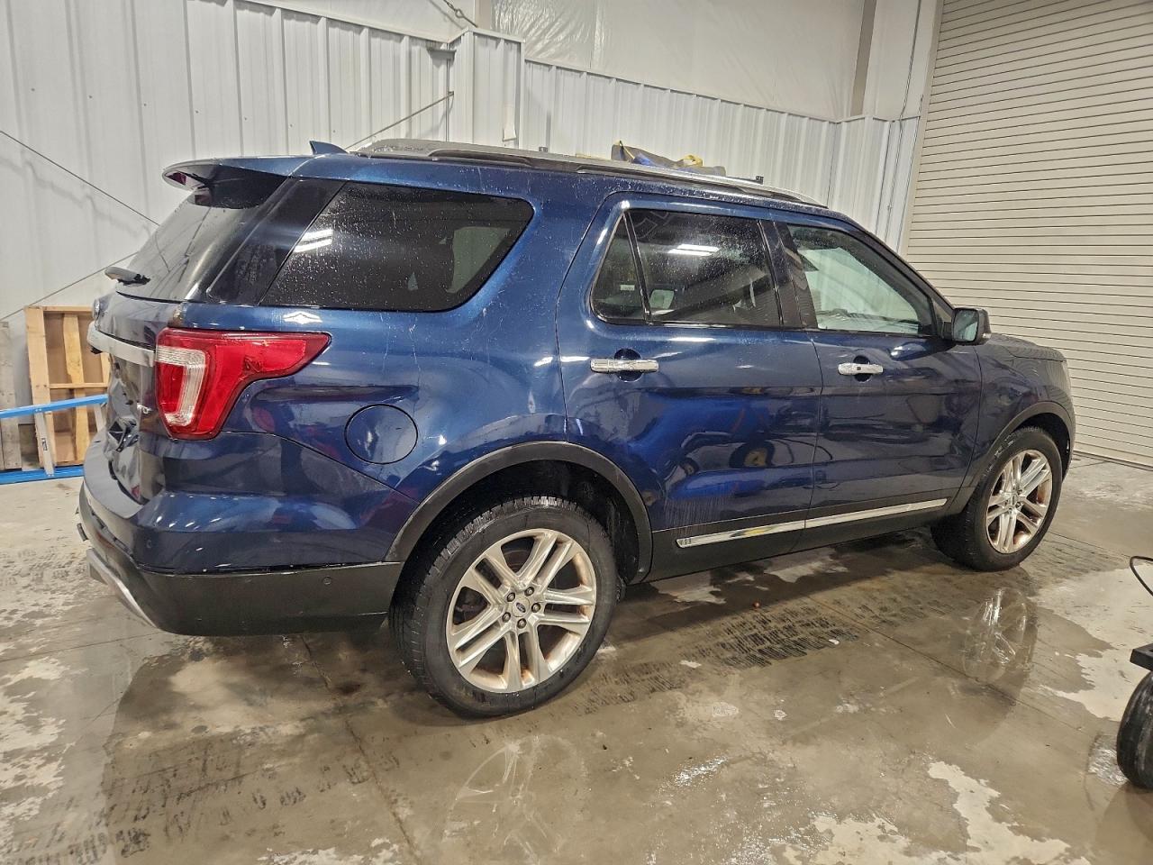 Ford Explorer Limited Image 9