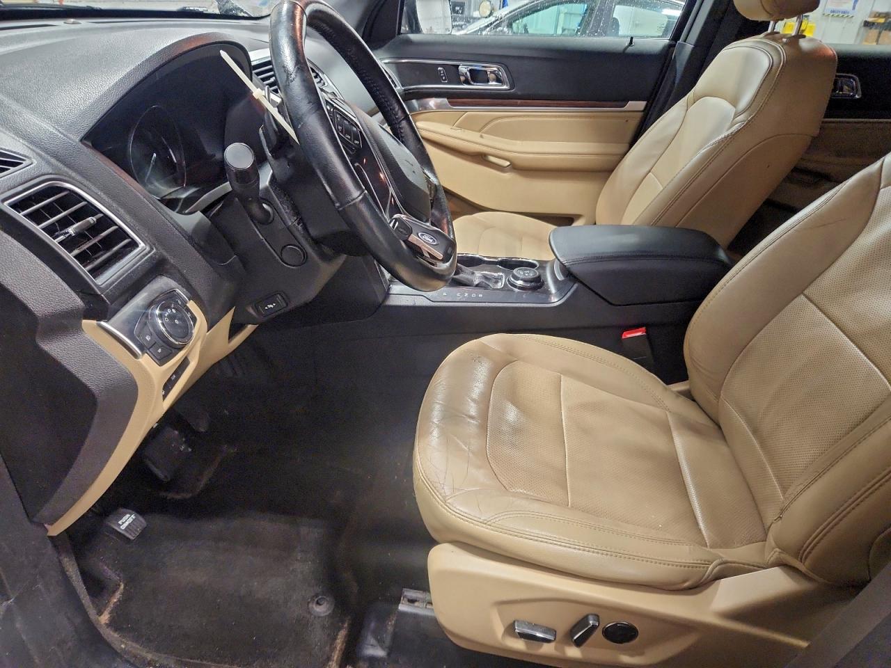 Ford Explorer Limited Image 3