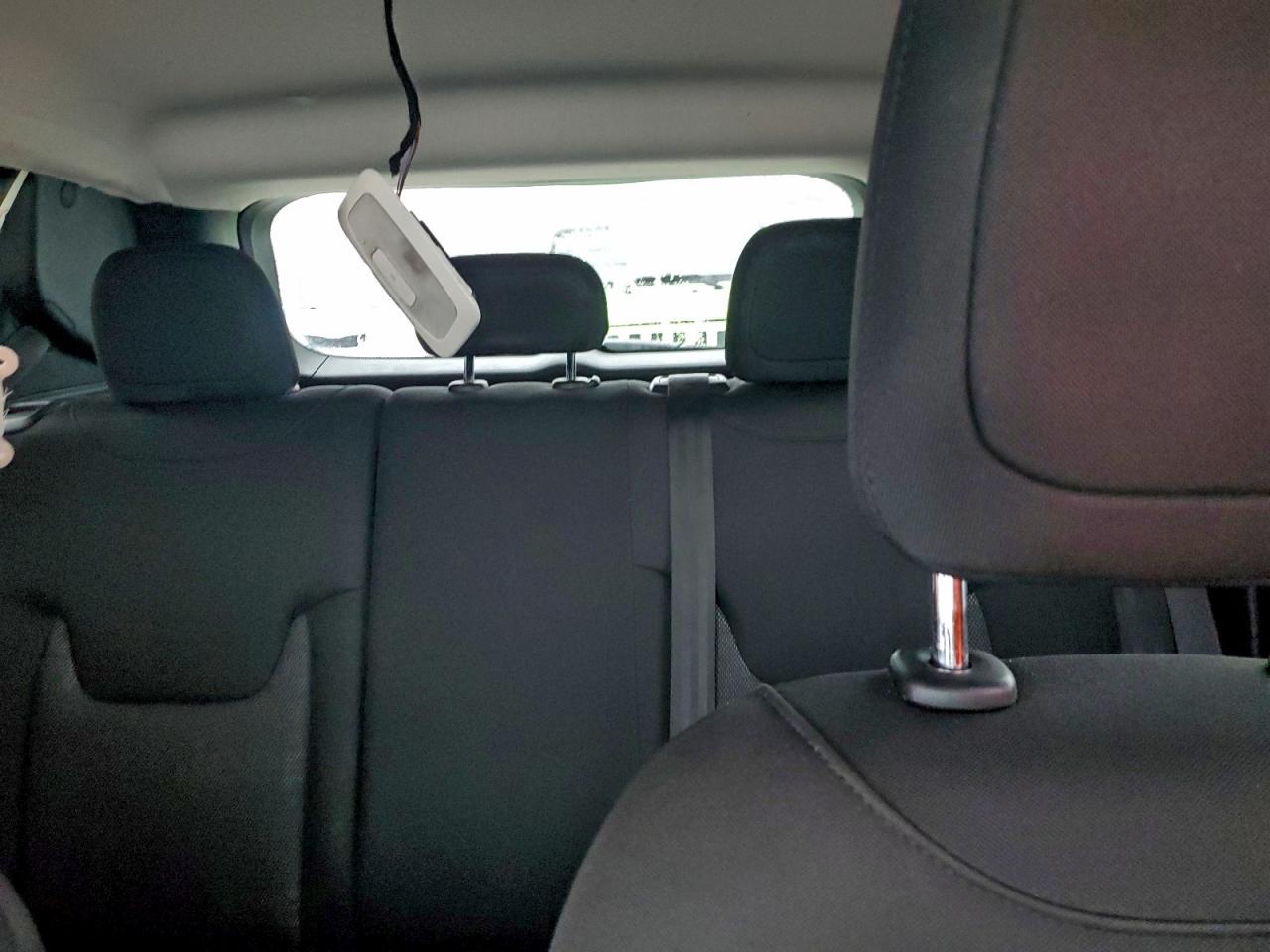 Jeep Renegade Latitude Image 13