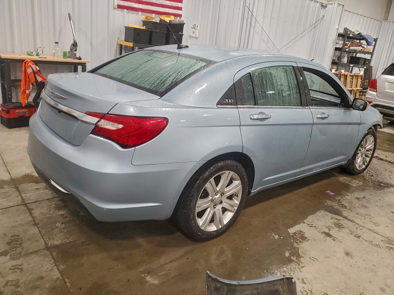 Chrysler 200 Limited Image 11