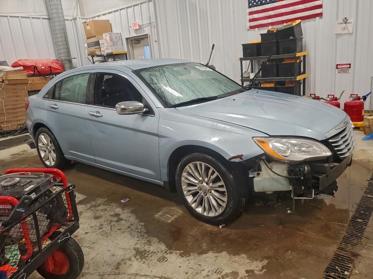 Chrysler 200 Limited Image 2