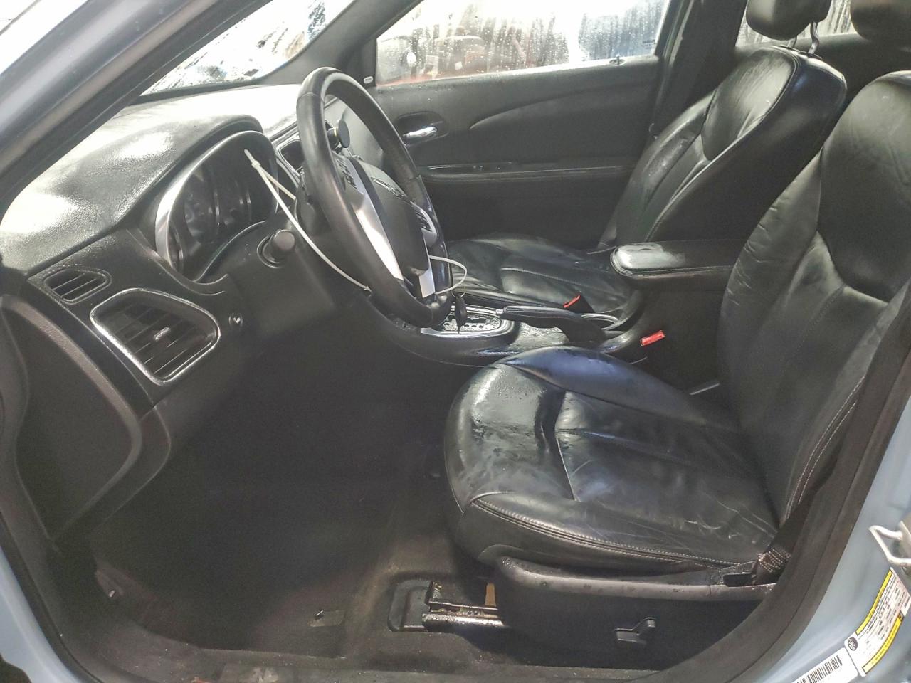 Chrysler 200 Limited Image 6