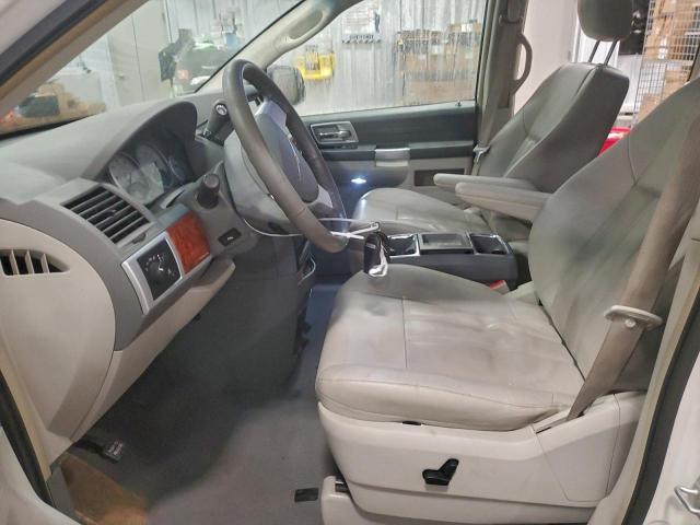 Chrysler Minivan Touring Image 9